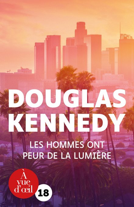 Couverture du livre en grands caractères Les hommes ont peur de la lumière de Douglas Kennedy