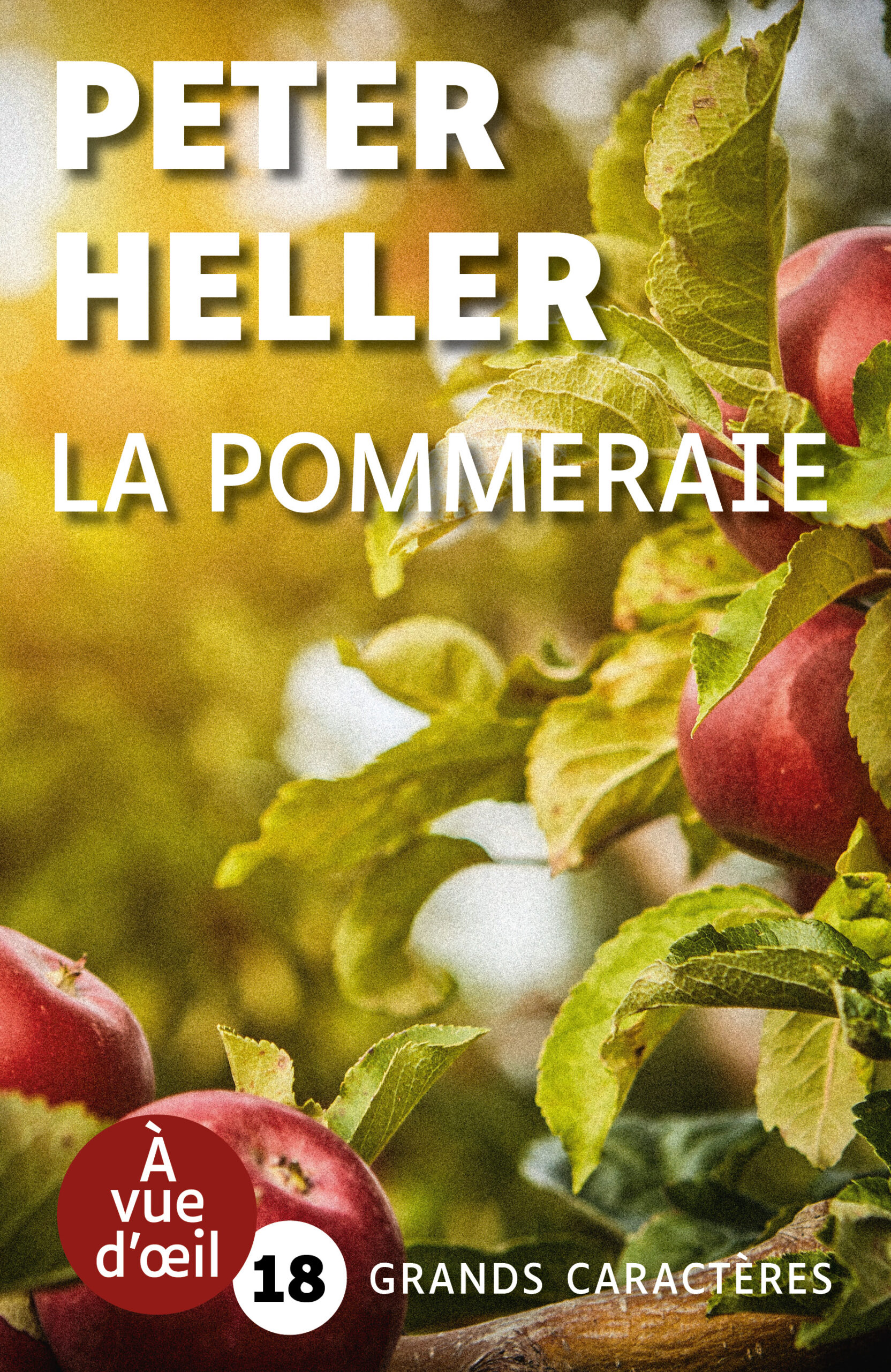 Couverture du livre La Pommeraie de Peter Heller en grands caractères (police 18). Des pommes rouges mûres apparaissent au premier plan dans un verger baigné de lumière dorée.