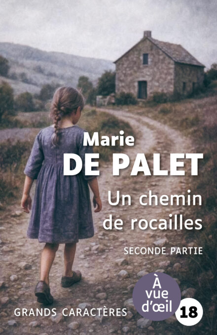 Couverture du livre Un chemin de rocailles – Deuxième partie de Marie de Palet, en grands caractères (police 18). Une fillette en robe violette marche seule sur un chemin caillouteux menant à une maison en pierre isolée dans la campagne. L’atmosphère est douce et mélancolique.