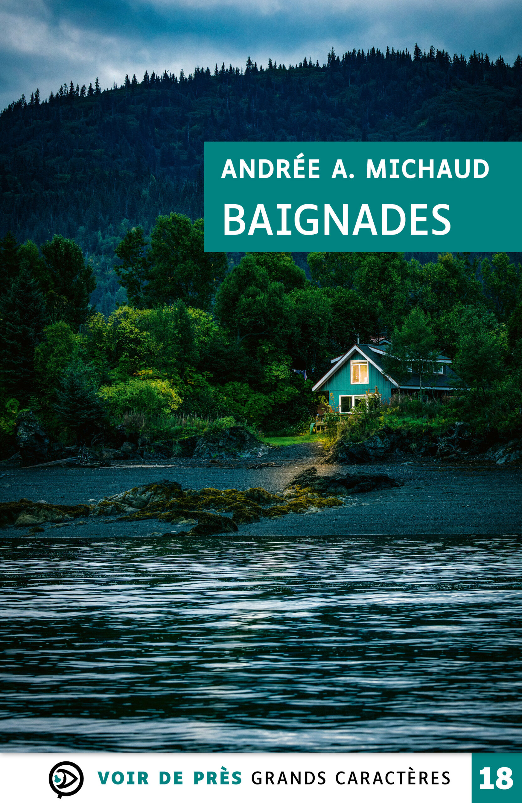 Maison isolée éclairée au bord d’une étendue d’eau, entourée d’une forêt sombre sous un ciel nuageux illustrant le livre en grands caractères Baignades d’Andrée A. Michaud